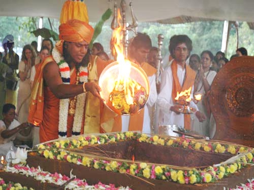5Final Offering of Poornahuti at the Guru Homa